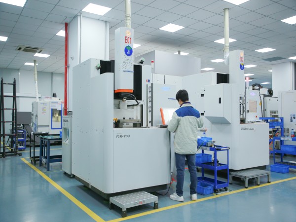 6.27东昊精密：液态硅胶模具与精密注塑模具有何区别？
