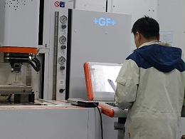 东昊精密：嵌件注塑与包胶注塑区别大揭秘