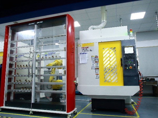 医用鲁尔接头模具加工车间